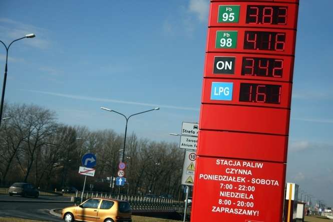 W nadchodzącym tygodniu możliwe są kolejne obniżki cen paliw