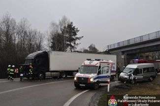 Wandzin: Zderzenie ciężarówki z busem. Trzy osoby w szpitalu