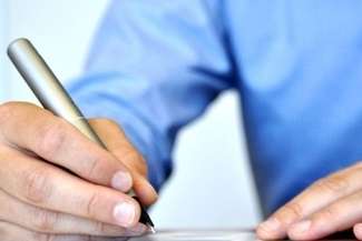 Klasówka dla urzędników. Żartów nie ma, bo pojawiła się dla nich konkurencja