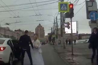 Panna młoda wściekła na pana młodego