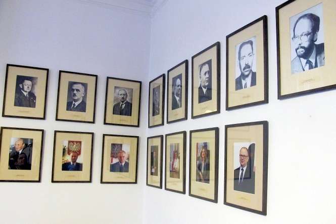 W galerii pozostały portrety wojewodów, którzy nie byli związani z rządami PRL (fot. Tomasz Maciuszczak)