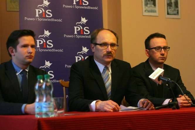 Krzysztof Szulowski zaprosił dziennikarzy na konferencję pod hasłem „Pozwólcie nam pracować” (fot. Radosław Szczęch)