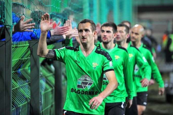 Damian Jakubik zadebiutował w barwach Górnika meczem z Piastem Gliwice, w którym defensywa zielono-czarnych zachowała czyste konto<br />
FOT. PRZEMYSŁAW GĄBKA/GORNIK.LECZNA.PL<br />

