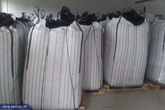 Policjanci odzyskali 22 tony orzechów laskowych. Są warte 2 mln zł