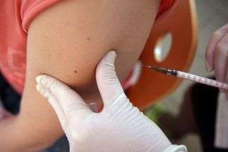 Najlepszą ochroną przed zachorowaniem na grypę są szczepienia. Jednak w Polsce szczepi się zaledwie 3 proc. populacji