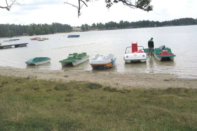 Właściciele motorówek znad Jeziora Białego przekonują, że im też zależy na czystości jeziora i spokoju