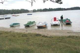 Właściciele motorówek znad Jeziora Białego przekonują, że im też zależy na czystości jeziora i spokoju