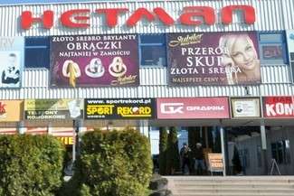 Zamość. Miasto bierze się za reklamy