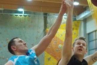 Koszykarze Matematyki (czarne stroje) pokonali kolejnego z głównych rywali do mistrzostwa

Fot. Maciej Kaczanowski