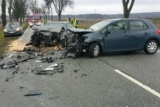 Polichna: Zderzenie dwóch aut. Trzy osoby ranne (zdjęcia)