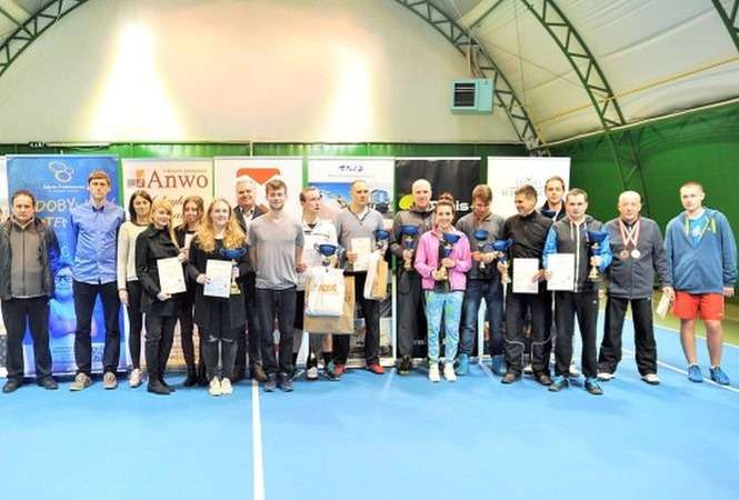 VIII Mistrzostwa Województwa Lubelskiego LHS Open w tenisie ziemnym okazały się dużym sukcesem<br />
<br />
FOT. UKT Akademia Tenisa Pol-Sart Lublin
