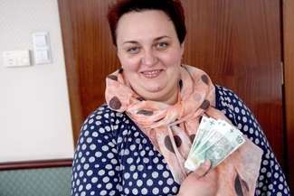 Pani Bożena Tyrka, to kolejna z Laureatek naszej loterii Mieszkanie za Czytanie, fot. AS