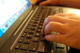 Policja apeluje o rozsądne robienie zakupów w internecie