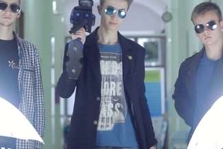 Uczniowie zapuścili 11 km włosów. Spot promocyjny I LO w Chełmie