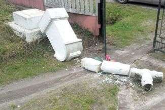 Chuligan, a nie satanista. Zatrzymali mężczyznę, którzy niszczył kapliczki i krzyże