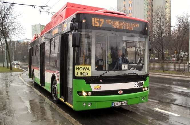 Nowość na Kalinowszczyźnie. Od wczoraj używana jest trakcja trolejbusowa, która wisi tu już prawie od dwóch lat (fot. Dominik Smaga)