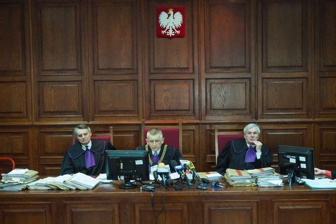 – I tak część społeczeństwa nie zmieni swojego przekonania o konieczności wymierzenia kar dożywocia – mówił sędzia Kaczmarek (w środku), podczas dzisiejszego ogłoszenia wyroku, fot. Maciej Kaczanowski
