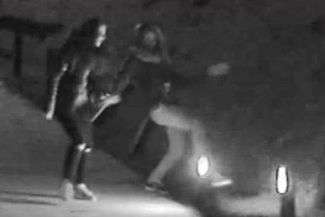 Ul. Głęboka: Szły i niszczyły słupki oświetleniowe. Szuka ich policja