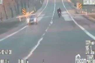 195 km/h na motocyklu z pasażerką (wideo)