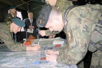 W Chełmie obecnie stacjonuje podległy 1 Warszawskiej Brygadzie Pancernej 1 Kołobrzeski batalion zmechanizowany, Chełmski dywizjon artylerii samobieżnej i 35 patrol rozminowania