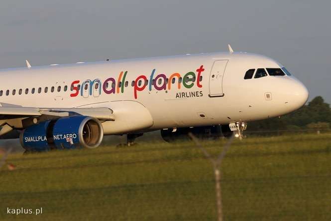 Flotę linii lotniczych Small Planet stanowią mieszczące 180 pasażerów samoloty Airbus A320. Fot. Lubelska Grupa Spotterska