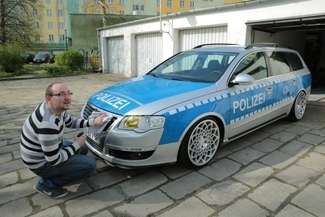 Auto Arkadiusza Sikory to volkswagen passat z 2008 roku.