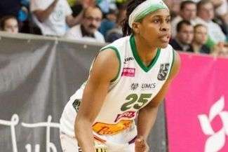 Leah Metcalf była w minionym sezonie jedną z kluczowych zawodniczek Pszczółki AZS UMCS i nikt nie wyobraża sobie, żeby mogło zabraknąć jej w kadrze zespołu w kolejnych rozgrywkach
Fot. Azs.umcs.pl
