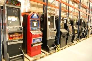 Obława na nielegalne automaty do gier. Celnicy weszli do kilkunastu lokali