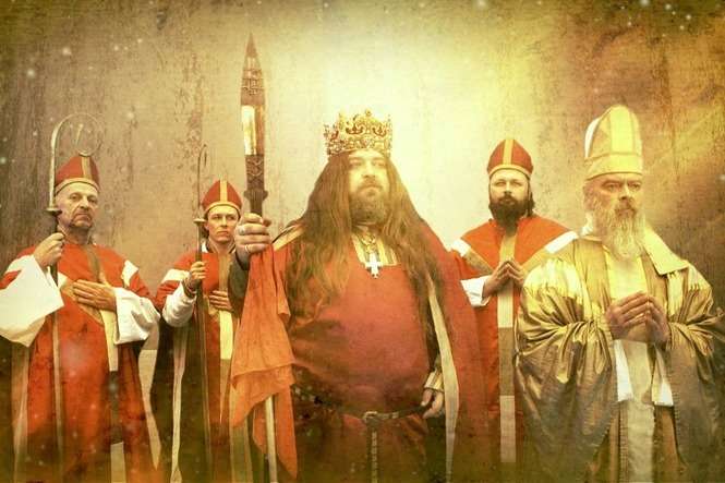 Kadry z filmu „Krzyż i korona” w reżyserii Zdzisława Cozaca