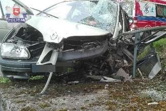 Rozbił samochód na betonowym przepuście. Trafił do szpitala