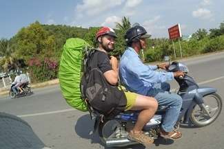 W krajach, w których transport jest drogi, warto korzystać z autostopu. Choć czasem może to być transport niekonwencjonalny