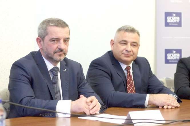 Mariusz Bober (z lewej), nowy prezes Grupy Azoty Puławy chce, żeby jego pracownicy działali jak „jedna drużyna” (fot. Radosław Szczęch)