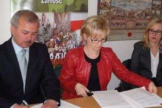 W tym tygodniu przedstawiciele szkół podpisali porozumienie o współpracy (fot. locsm.edu.pl)