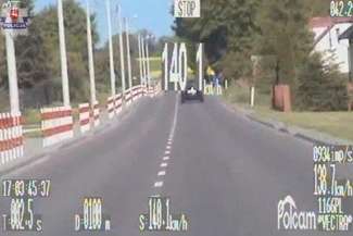 Pędził 140 km/h z małym dzieckiem w aucie. Stracił prawo jazdy