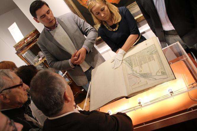 Podczas Nocy Muzeów w Białej Podlaskiej można było zobaczyć Atlas Targońskiego. A teraz w muzeum będzie można oglądać jego cyfrową wersję (fot. Ewelina Burda)