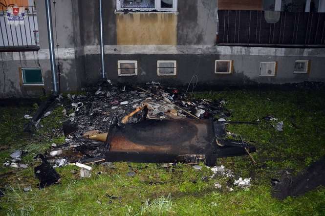 Zgliszcza po wybuchu w mieszkaniu w Michalowie