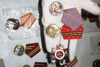 Przewoził radzieckie ordery, nie zgłosił ich celnikom