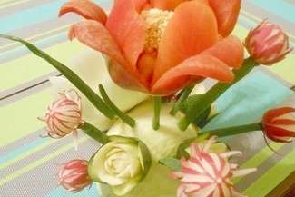 Carving to wywodząca się z Dalekiego Wschodu sztuka rzeźbienia w owocach i warzywach
