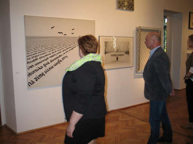 Uczestnicy chełmskiej Nocy Muzeów między innymi będą mogli obejrzeć wystawę sztuki lat 70. XX w. Złożyły się na nią prace ponad 70 artystów, którzy w przeszłości wystawiali się w Galerii 72 (fot. Jacek Barczyński)
