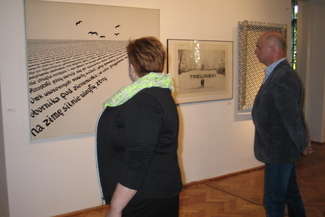 Uczestnicy chełmskiej Nocy Muzeów między innymi będą mogli obejrzeć wystawę sztuki lat 70. XX w. Złożyły się na nią prace ponad 70 artystów, którzy w przeszłości wystawiali się w Galerii 72 (fot. Jacek Barczyński)