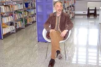 Marcin Wroński dziękuje chełmskim bibliotekarzom za bezinteresowną pomoc