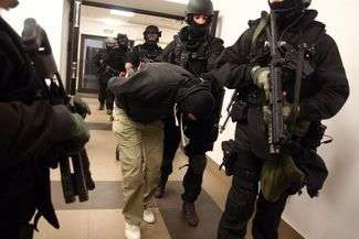 Student z karabinem maszynowym wziął zakładników. Ćwiczenia na KUL