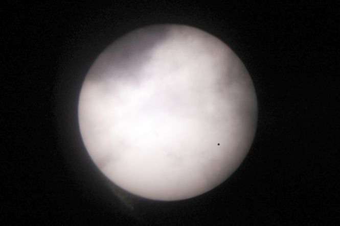 Czarna kropka w prawym rogu to właśnie Merkury