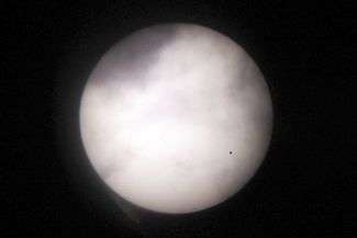 Czarna kropka w prawym rogu to właśnie Merkury