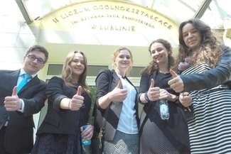 Uczniowie po napisaniu matury z matematyki. W piątek czas na język obcy - najchętniej wybierany jest jak zwykle angielski