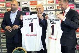 Od lewej Arkadiusz Pelczar (prezes Startu), Krzysztof Żuk (prezydent Lublina) i Wojciech Dzioba (prezes TBV)
FOT. TBV START LUBLIN
