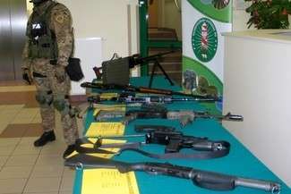 Przed rozmowami wojewodowie i pozostali uczestnicy spotkania obejrzeli przygotowaną specjalnie na tę okazję wystawę sprzętu i uzbrojenia, jakim dysponuje NOSG (fot. Jacek Barczyński)