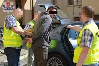 Oddawali zatrzymane prawo jazdy za pieniądze. Policja rozbiła grupę w Biłgoraju