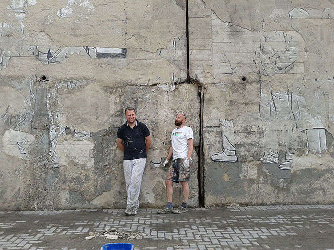 Kamil Kuzko (z prawej), związany z nurtem graffiti, po Akademii Sztuk Pięknych w Krakowie i Maciej Warchałowski, zajmujący się projektowaniem i realizacją rzeźb