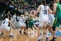 Ściągnięcie Tess Madgen (przy piłce) do Lublina to jeden z hitów transferowych letniego okienka w Tauron Basket Lidze Kobiet

fot. wnba
